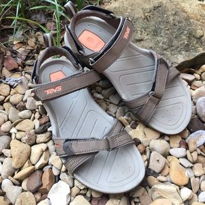 Women’s Teva Numa Sandals - size 7